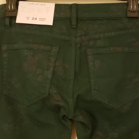 Women LOFT Modern Skinny Jeans Embellish w/Flowers - Picture 2 of 8